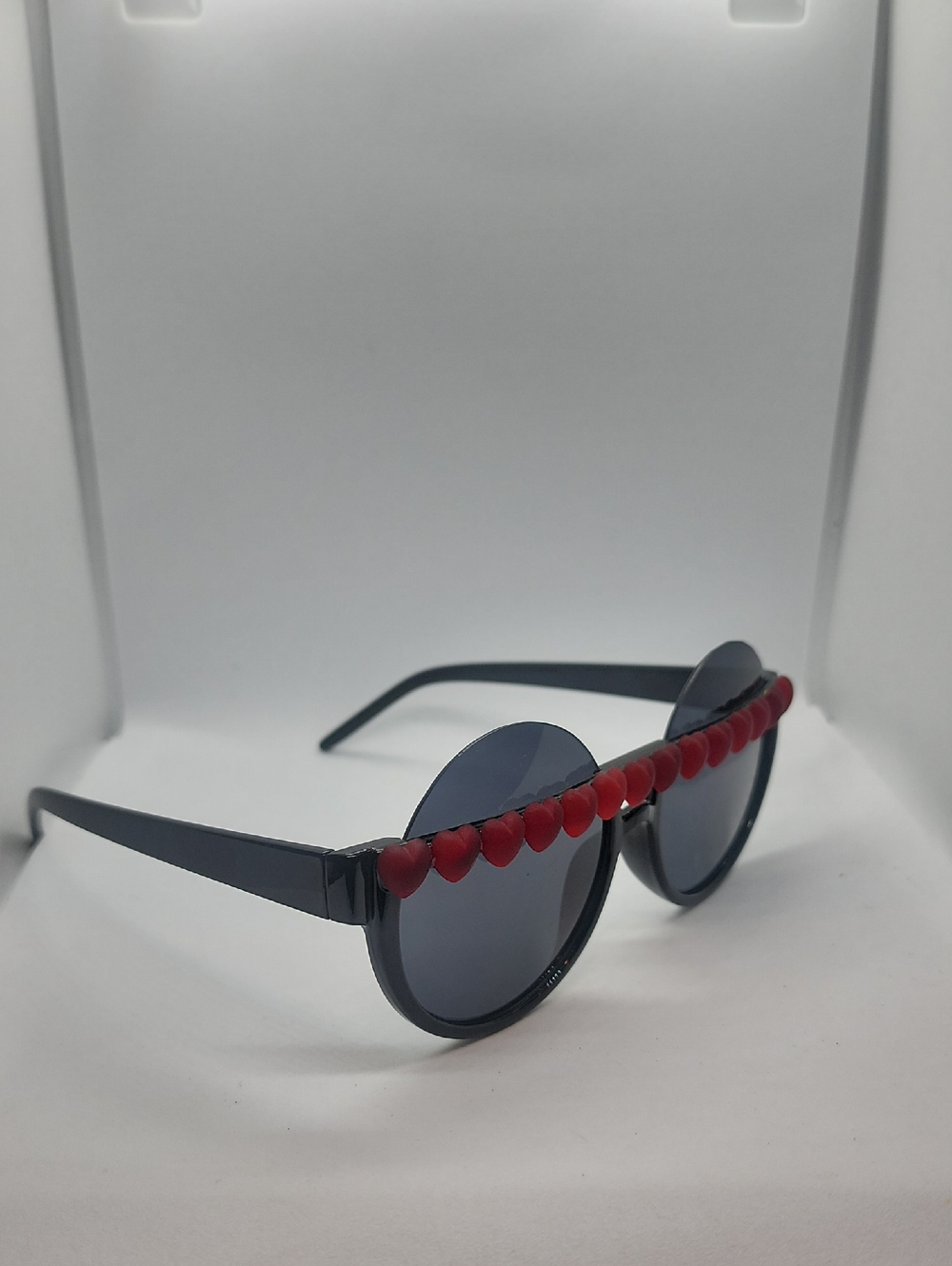 GASOLINE GLAMOUR REDD HEART OF GLASS PEEKABOO ROUND SUNGLASSES - Picture 2 of 5